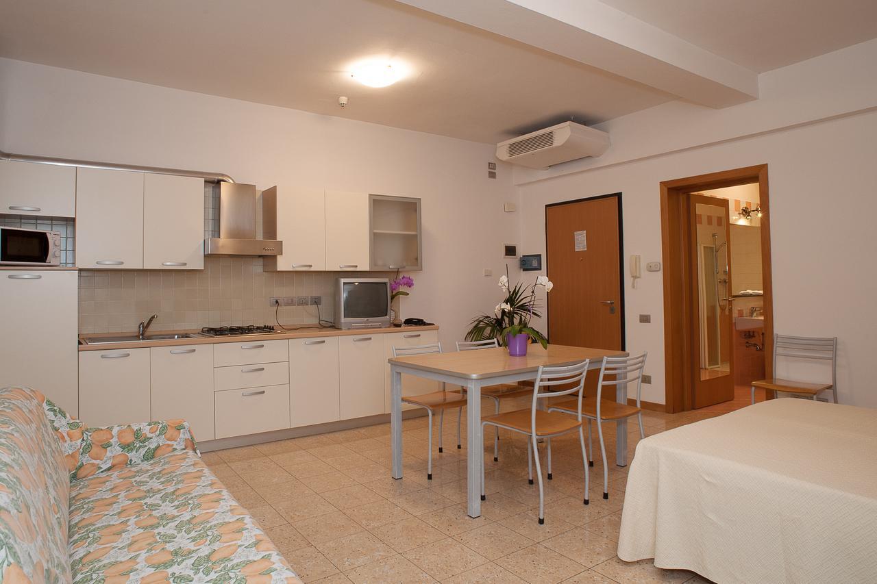 Residence Ca D'Oro Lido di Jesolo Buitenkant foto