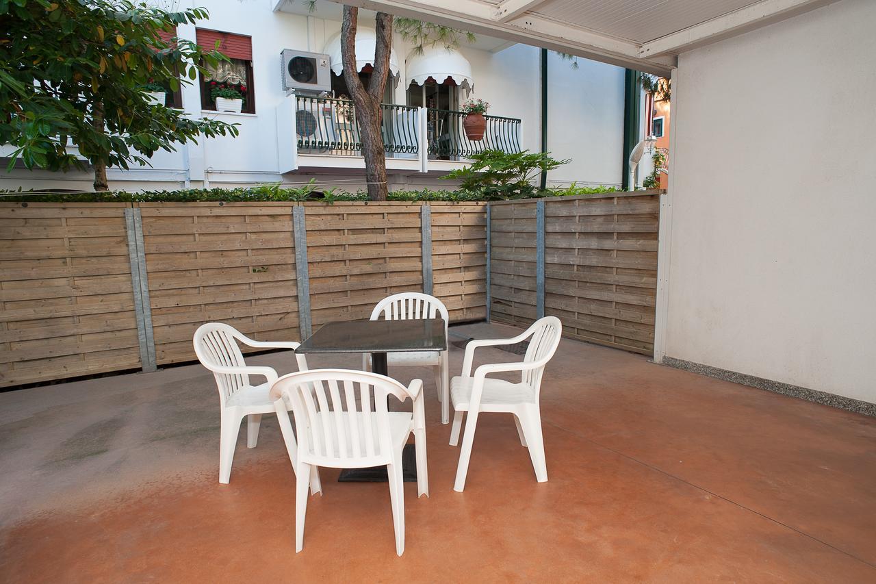 Residence Ca D'Oro Lido di Jesolo Buitenkant foto