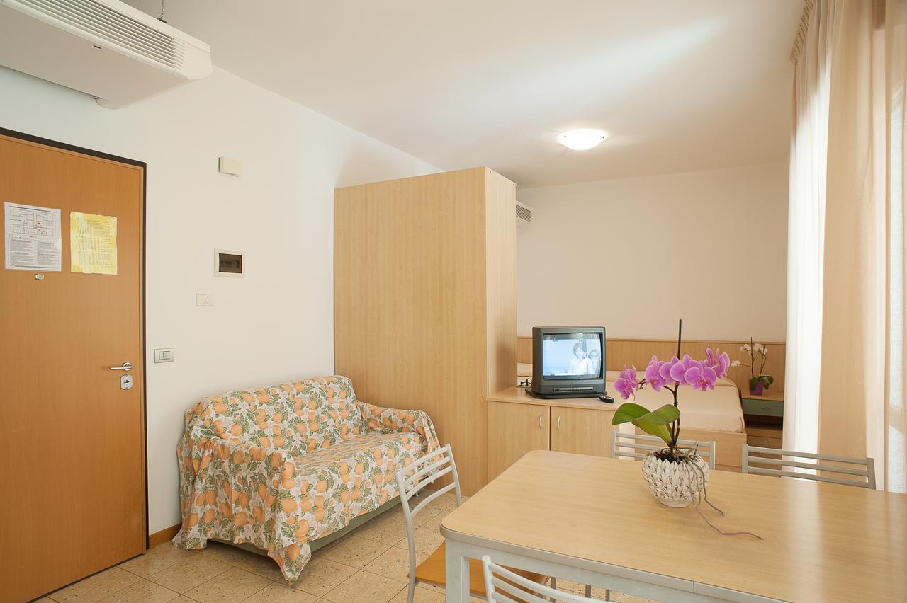 Residence Ca D'Oro Lido di Jesolo Buitenkant foto